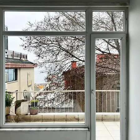 Wonder Homes- Stylish 4br Flat, Terrace, Sea View, Kabatas * Stambuł